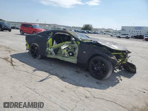 2021 Chevrolet Camaro 1LT z VIN 1G1FB1RS2M0115633, wystawiony jako Copart lot #82183495 z przebiegiem Nie podano mil oraz Szkoda całkowita • Salvage title. Historia ofert i sprzedaży dostępna na DreamBid. Obrazek 4.