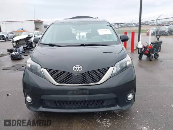 2013 Toyota Sienna SE with VIN 5TDXK3DC0DS402103, listed as a IAAI auction lot 42365899 with 149,400 mi miles and . Bid and sale history available at DreamBid. Image 13.