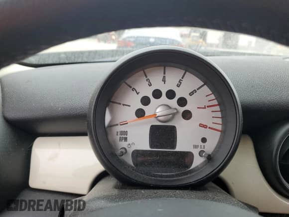 2013 MINI Hardtop с VIN WMWSU3C58DT685551, выставлен на аукционе Copart как лот 56548975 с пробегом Не указан миль и Списание • Salvage title. История ставок и продаж доступна на DreamBid. Изображение 9.