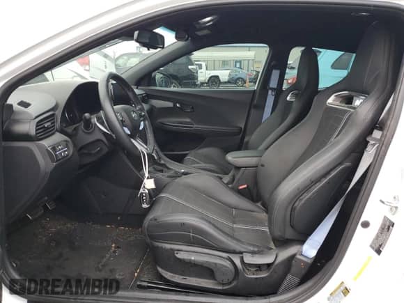 2021 Hyundai Veloster z VIN KMHT36AH5MU009878, wystawiony jako Copart lot #82228223 z przebiegiem 7 082 mil mil oraz . Historia ofert i sprzedaży dostępna na DreamBid. Obrazek 7.