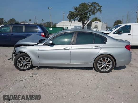 2016 BMW 3 Series 320i xDrive with VIN WBA8A3C59GK689623, listed as a IAAI auction lot 41472082 with 43,569 mi miles and . Bid and sale history available at DreamBid. Image 14.