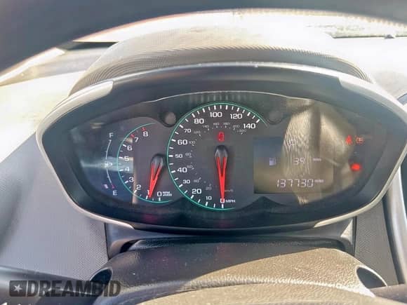 2018 Chevrolet Sonic LT z VIN 1G1JG6SH9J4110845, wystawiony jako Copart lot #82162555 z przebiegiem 137 730 mil mil oraz Czysty tytuł • Clean title. Historia ofert i sprzedaży dostępna na DreamBid. Obrazek 8.