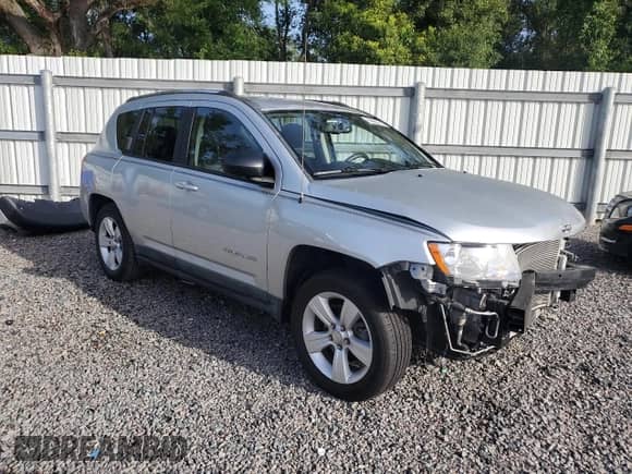 2011 Jeep Compass с VIN 1J4NT1FAXBD288120, выставлен на аукционе Copart как лот 60052145 с пробегом 106 977 миль миль и Списание • Salvage title. История ставок и продаж доступна на DreamBid. Изображение 4.