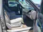 2009 Chevrolet Suburban 1LT z VIN 1GNFC26J89R169907, wystawiony jako IAAI lot #42817134 z przebiegiem 194 554 mil mil oraz . Historia ofert i sprzedaży dostępna na DreamBid. Obrazek 5.