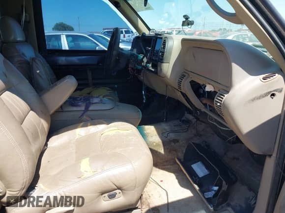 1999 Chevrolet Tahoe с VIN 3GNEK18R8XG122286, выставлен на аукционе IAAI как лот 42671527 с пробегом 175 394 миль миль и . История ставок и продаж доступна на DreamBid. Изображение 5.