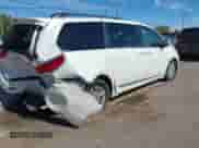 2016 Toyota Sienna XLE z VIN 5TDYK3DC0GS734583, wystawiony jako IAAI lot #43363333 z przebiegiem 110 816 mil mil oraz . Historia ofert i sprzedaży dostępna na DreamBid. Obrazek 4.