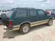 1993 Chevrolet Blazer z VIN 1GNDT13W2P2111444, wystawiony jako Copart lot #61199575 z przebiegiem 177 604 mil mil oraz Czysty tytuł • Clean title. Historia ofert i sprzedaży dostępna na DreamBid. Obrazek 3.