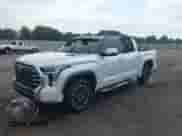 2023 Toyota Tundra Limited Hybrid z VIN 5TFJC5DB4PX035193, wystawiony jako IAAI lot #42884646 z przebiegiem Nie podano mil oraz . Historia ofert i sprzedaży dostępna na DreamBid. Obrazek 2.