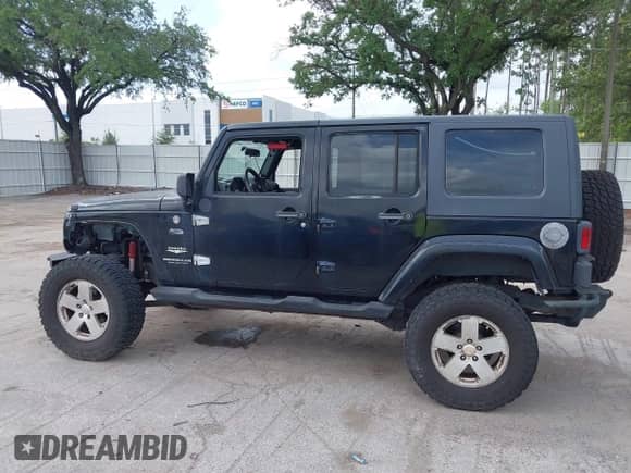 2007 Jeep Wrangler Unlimited Sahara z VIN 1J8GA59187L104774, wystawiony jako IAAI lot #42485359 z przebiegiem 192 254 mil mil oraz . Historia ofert i sprzedaży dostępna na DreamBid. Obrazek 15.