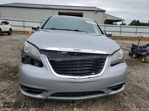 2013 Chrysler 200 Touring z VIN 1C3CCBBG9DN718136, wystawiony jako Copart lot #67245255 z przebiegiem 111 225 mil mil oraz Szkoda całkowita • Salvage title. Historia ofert i sprzedaży dostępna na DreamBid. Obrazek 5.