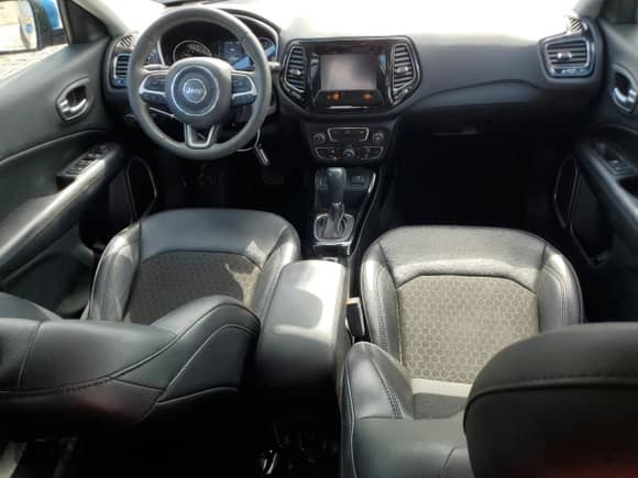 2021 Jeep Compass Latitude z VIN 3C4NJCBBXMT560071, wystawiony jako Copart lot #61250225 z przebiegiem 34 516 mil mil oraz Szkoda całkowita • Salvage title. Historia ofert i sprzedaży dostępna na DreamBid. Obrazek 8.