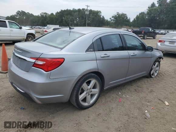 2014 Chrysler 200 LX with VIN 1C3CCBAG3EN149934, listed as a Copart auction lot 70486325 with 130,308 mi miles and Salvage title. Bid and sale history available at DreamBid. Image 3.