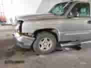 2006 Chevrolet Silverado 1500 LT3 z VIN 2GCEK13T661134570, wystawiony jako IAAI lot #43357401 z przebiegiem 238 723 mil mil oraz . Historia ofert i sprzedaży dostępna na DreamBid. Obrazek 6.