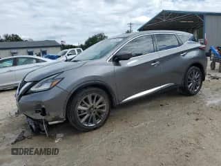 2021 Nissan Murano SV z VIN 5N1AZ2BJ8MC129373, wystawiony jako Copart lot #85895665 z przebiegiem 104 295 mil mil oraz Szkoda całkowita • Salvage title. Historia ofert i sprzedaży dostępna na DreamBid. Obrazek 1.