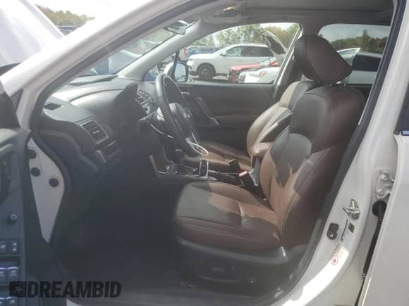 2017 Subaru Forester Touring z VIN JF2SJGWC0HH452397, wystawiony jako Copart lot #82097685 z przebiegiem 70 097 mil mil oraz Szkoda całkowita • Salvage title. Historia ofert i sprzedaży dostępna na DreamBid. Obrazek 7.