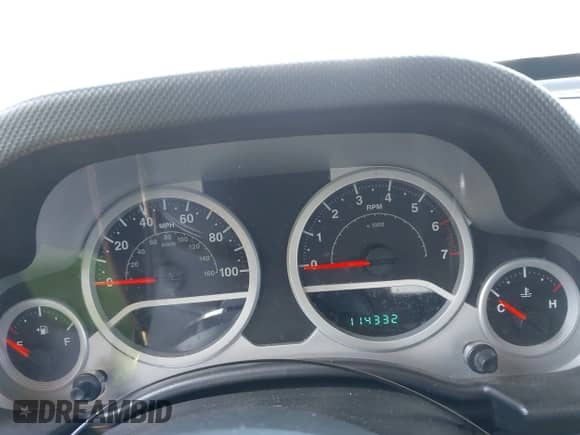 2008 Jeep Wrangler Unlimited Sahara с VIN 1J4GA59138L640048, выставлен на аукционе IAAI как лот 42594778 с пробегом 114 332 миль миль и . История ставок и продаж доступна на DreamBid. Изображение 7.
