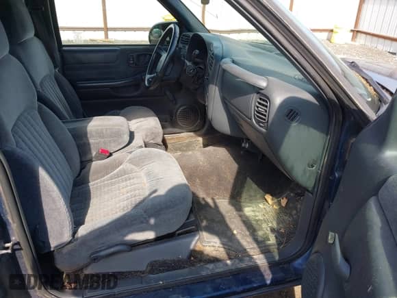 2001 Chevrolet S-10 LS с VIN 1GCCS19W718125410, выставлен на аукционе IAAI как лот 42352593 с пробегом 197 127 миль миль и . История ставок и продаж доступна на DreamBid. Изображение 5.