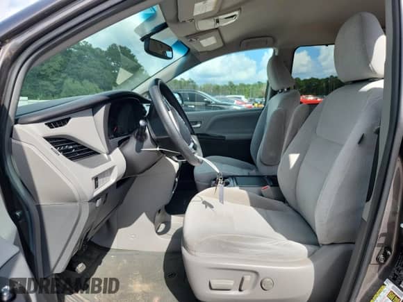 2015 Toyota Sienna LE z VIN 5TDJK3DC5FS127224, wystawiony jako Copart lot #65154475 z przebiegiem 108 661 mil mil oraz Szkoda całkowita • Salvage title. Historia ofert i sprzedaży dostępna na DreamBid. Obrazek 7.