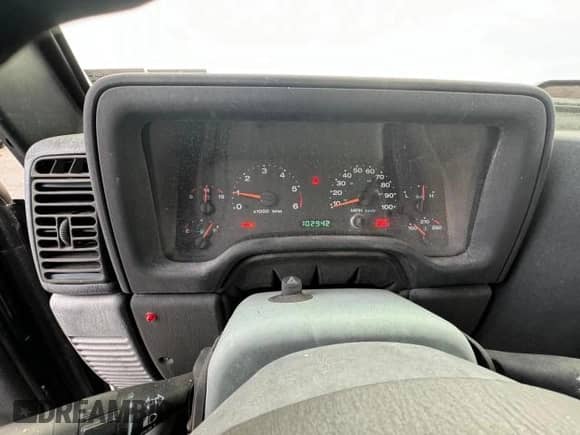 2005 Jeep Wrangler SE z VIN 1J4FA29145P369029, wystawiony jako Copart lot #81878874 z przebiegiem 102 942 mil mil oraz Czysty tytuł • Clean title. Historia ofert i sprzedaży dostępna na DreamBid. Obrazek 8.