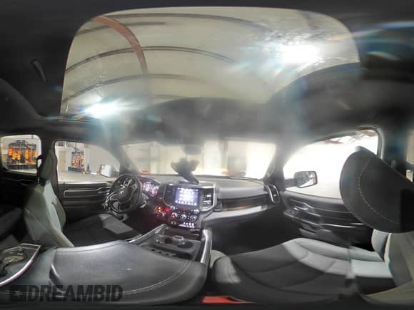 2020 Ram 1500 Big Horn z VIN 1C6RRFBG4LN351261, wystawiony jako Copart lot #49561995 z przebiegiem 86 666 mil mil oraz Szkoda całkowita • Salvage title. Historia ofert i sprzedaży dostępna na DreamBid. Obrazek 12.