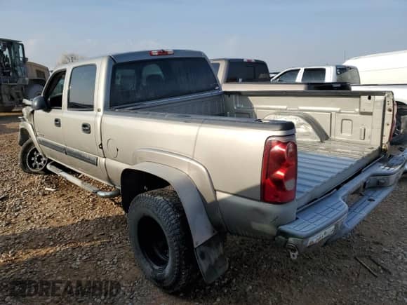 2003 Chevrolet Silverado 2500HD LT z VIN 1GCHK231X3F127918, wystawiony jako Copart lot #81855134 z przebiegiem 219 008 mil mil oraz Szkoda całkowita • Salvage title. Historia ofert i sprzedaży dostępna na DreamBid. Obrazek 2.