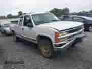 1998 Chevrolet Silverado 1500 z VIN 1GCEK19R3WE129448, wystawiony jako IAAI lot #42975561 z przebiegiem 592 686 mil mil oraz . Historia ofert i sprzedaży dostępna na DreamBid. Obrazek 1.
