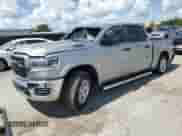 2025 Ram 1500 Big Horn z VIN 1C6RREFG7SN534219, wystawiony jako Copart lot #67092355 z przebiegiem 10 489 mil mil oraz Nie do naprawy • Non repairable. Historia ofert i sprzedaży dostępna na DreamBid. Obrazek 1.