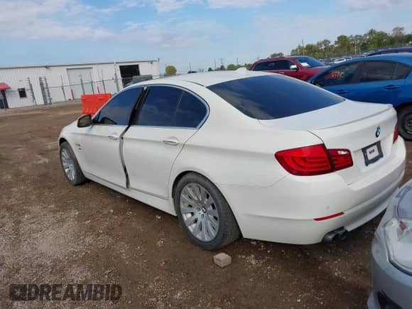 2012 BMW 5 Series 528i xDrive с VIN WBAXH5C58CDW06698, выставлен на аукционе IAAI как лот 43479294 с пробегом 151 868 миль миль и . История ставок и продаж доступна на DreamBid. Изображение 3.