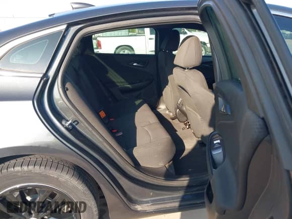 2018 Chevrolet Malibu LT с VIN 1G1ZD5ST8JF235320, выставлен на аукционе IAAI как лот 43482165 с пробегом 69 975 миль миль и . История ставок и продаж доступна на DreamBid. Изображение 8.