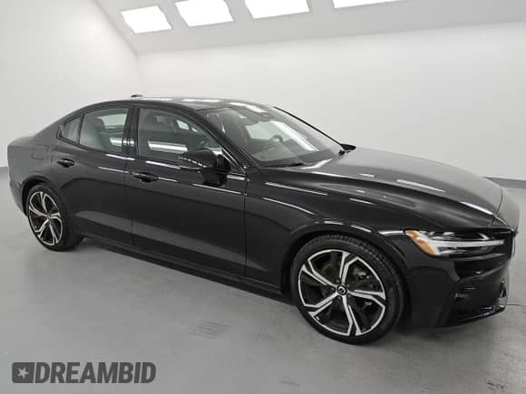 2024 Volvo S60 Plus Dark Theme z VIN 7JRL12FL4RG290255, wystawiony jako Copart lot #71769795 z przebiegiem 23 069 mil mil oraz Czysty tytuł • Clean title. Historia ofert i sprzedaży dostępna na DreamBid. Obrazek 4.