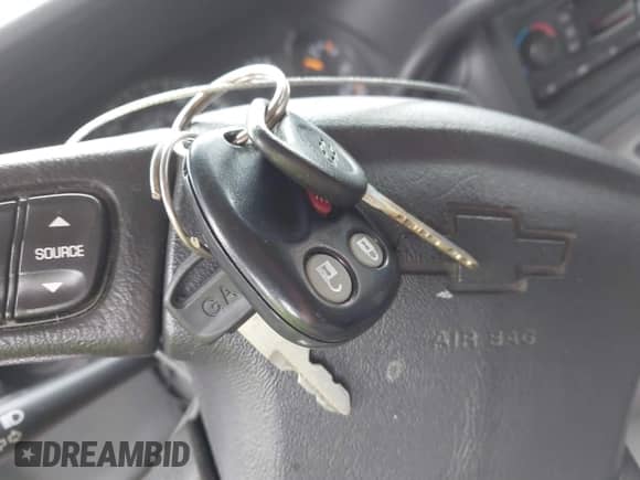 2005 Chevrolet Tahoe Z71 with VIN 1GNEK13T85R199417, listed as a IAAI auction lot 43228579 with 326,516 mi miles and . Bid and sale history available at DreamBid. Image 11.