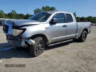 2009 Toyota Tundra SR5 с VIN 5TFBV54199X094135, выставлен на аукционе Copart как лот 68165075 с пробегом 223 921 миль миль и Чистый • Clean title. История ставок и продаж доступна на DreamBid. Изображение 1.