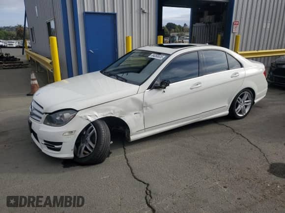 2012 Mercedes-Benz C 250 Sport z VIN WDDGF4HB9CA729189, wystawiony jako Copart lot #84050635 z przebiegiem 155 351 mil mil oraz Szkoda całkowita • Salvage title. Historia ofert i sprzedaży dostępna na DreamBid. Obrazek 1.