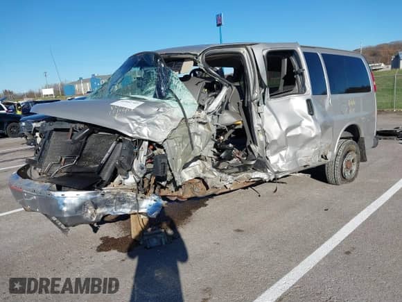 2006 Chevrolet Express Passenger с VIN 1GAHG35U661107013, выставлен на аукционе IAAI как лот 40902703 с пробегом Не указан миль и . История ставок и продаж доступна на DreamBid. Изображение 2.