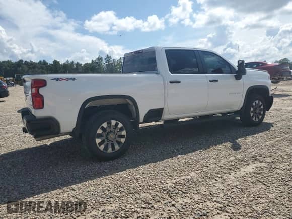 2025 Chevrolet Silverado 2500HD Custom z VIN 1GC4KME7XSF318491, wystawiony jako Copart lot #68007545 z przebiegiem 5 114 mil mil oraz Szkoda całkowita • Salvage title. Historia ofert i sprzedaży dostępna na DreamBid. Obrazek 3.