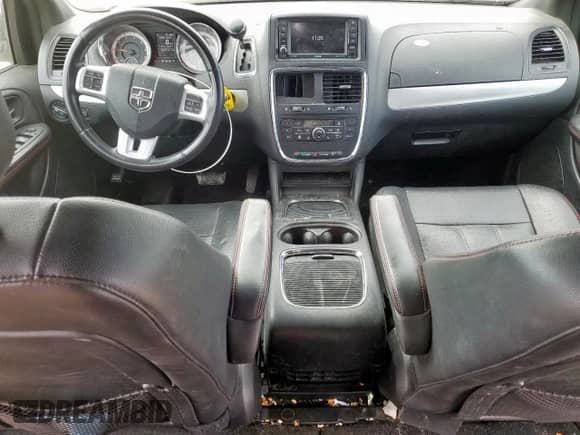 2019 Dodge Grand Caravan GT z VIN 2C4RDGEGXKR618736, wystawiony jako Copart lot #84925995 z przebiegiem 118 899 mil mil oraz Czysty tytuł • Clean title. Historia ofert i sprzedaży dostępna na DreamBid. Obrazek 8.