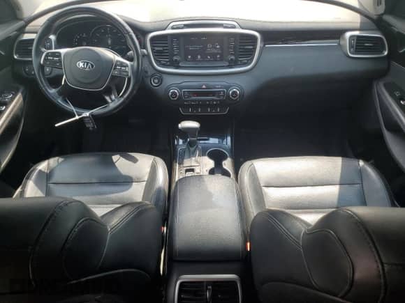 2019 Kia Sorento EX с VIN 5XYPHDA50KG513027, выставлен на аукционе Copart как лот 68959855 с пробегом 57 387 миль миль и Списание • Salvage title. История ставок и продаж доступна на DreamBid. Изображение 8.