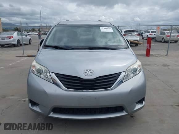 2014 Toyota Sienna LE z VIN 5TDJK3DC1ES080711, wystawiony jako IAAI lot #41910679 z przebiegiem 118 788 mil mil oraz . Historia ofert i sprzedaży dostępna na DreamBid. Obrazek 12.
