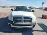 2008 Dodge 1500 SLT z VIN 1D7HU18NX8S632295, wystawiony jako IAAI lot #43440312 z przebiegiem 254 066 mil mil oraz . Historia ofert i sprzedaży dostępna na DreamBid. Obrazek 12.