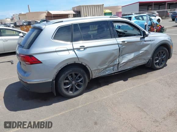 2024 Volkswagen Tiguan SE с VIN 3VV2B7AX9RM034389, выставлен на аукционе IAAI как лот 42579107 с пробегом 18 080 миль миль и . История ставок и продаж доступна на DreamBid. Изображение 4.