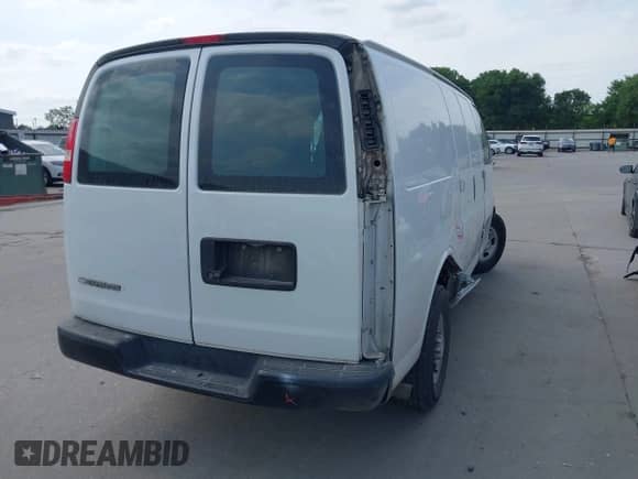 2018 Chevrolet Express Cargo с VIN 1GCWGAFP0J1269952, выставлен на аукционе IAAI как лот 42033241 с пробегом 260 000 миль миль и . История ставок и продаж доступна на DreamBid. Изображение 4.