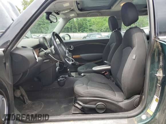2007 MINI Hardtop with VIN WMWMF33537TL77985, listed as a Copart auction lot 61908635 with 180,470 mi miles and Salvage title. Bid and sale history available at DreamBid. Image 7.