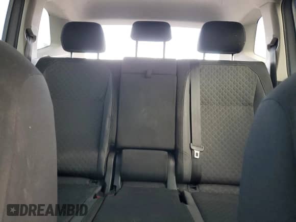 2019 Volkswagen Tiguan S с VIN 3VV0B7AX1KM186423, выставлен на аукционе Copart как лот 48183965 с пробегом 73 609 миль миль и Списание • Salvage title. История ставок и продаж доступна на DreamBid. Изображение 10.