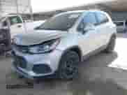 2022 Chevrolet Trax LT z VIN KL7CJPSM9NB537641, wystawiony jako IAAI lot #43039297 z przebiegiem 59 868 mil mil oraz . Historia ofert i sprzedaży dostępna na DreamBid. Obrazek 2.