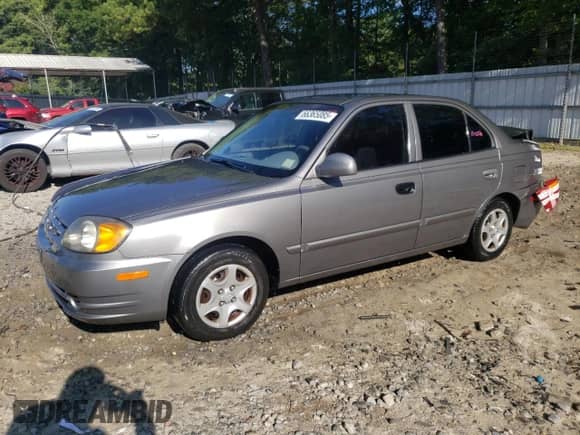 2004 Hyundai Accent GL z VIN KMHCG45C64U506817, wystawiony jako Copart lot #66365085 z przebiegiem 58 940 mil mil oraz Szkoda całkowita • Salvage title. Historia ofert i sprzedaży dostępna na DreamBid. Obrazek 1.