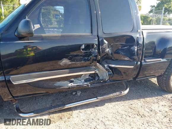 2004 Chevrolet Silverado 1500 LS с VIN 1GCEC19T44Z291569, выставлен на аукционе IAAI как лот 42020719 с пробегом 119 212 миль миль и . История ставок и продаж доступна на DreamBid. Изображение 6.