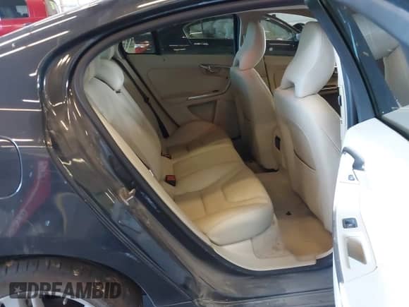 2015 Volvo S60 T5 Drive-E Premier с VIN YV140MFK5F2337689, выставлен на аукционе IAAI как лот 42985519 с пробегом 79 622 миль миль и . История ставок и продаж доступна на DreamBid. Изображение 8.