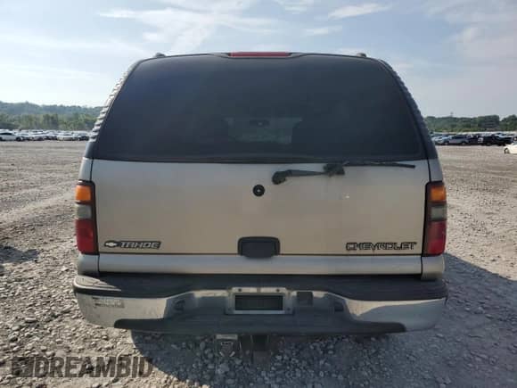 2002 Chevrolet Tahoe LS z VIN 1GNEC13Z62R167000, wystawiony jako Copart lot #62181705 z przebiegiem 108 626 mil mil oraz Czysty tytuł • Clean title. Historia ofert i sprzedaży dostępna na DreamBid. Obrazek 6.