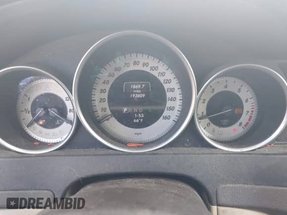 2013 Mercedes-Benz C 300 Sport z VIN WDDGF8AB2DR295945, wystawiony jako IAAI lot #43535423 z przebiegiem 193 909 mil mil oraz . Historia ofert i sprzedaży dostępna na DreamBid. Obrazek 7.