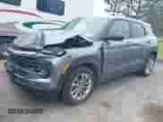 2024 Chevrolet TrailBlazer LS z VIN KL79MMS22RB064329, wystawiony jako IAAI lot #42603628 z przebiegiem 55 862 mil mil oraz . Historia ofert i sprzedaży dostępna na DreamBid. Obrazek 2.